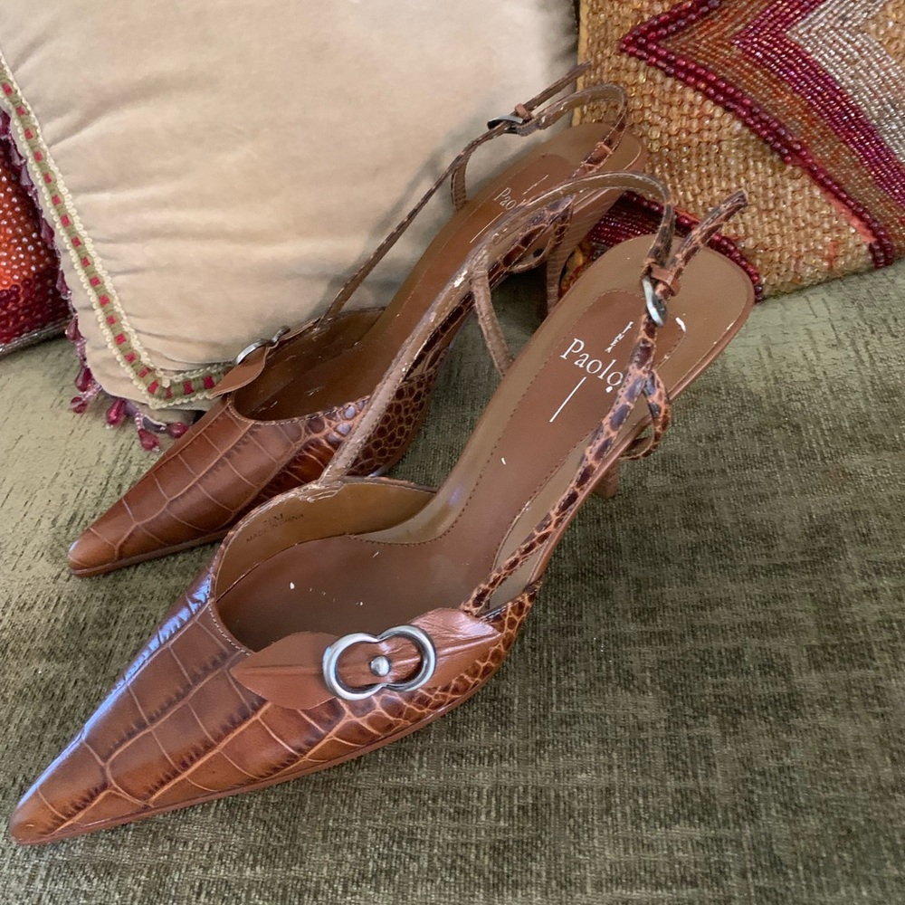 Beautiful shoes! Elegant or for business attire.